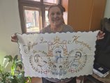 Princ Filip na otvaranju izložbe trukerskog zanata „Veženi portreti dinastije Karađorđević - nekad i sad” u kragujevačkom Malom likovnom salonu (FOTO) 3