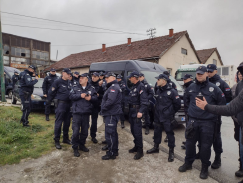 05 - Aranđelovac izbori „Gde je ovde Ulica kneza Miloša? Gde se ovde glasa?”: Reporter Danasa u Aranđelovcu na izborni dan 6