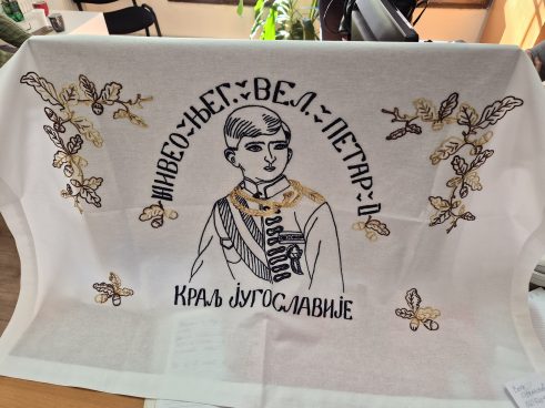 Princ Filip na otvaranju izložbe trukerskog zanata „Veženi portreti dinastije Karađorđević - nekad i sad” u kragujevačkom Malom likovnom salonu (FOTO) 5