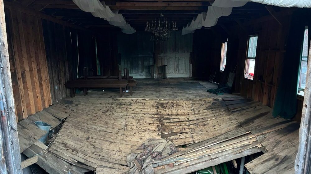 Svatovi propali kroz pod sale za venčanja u SAD 1