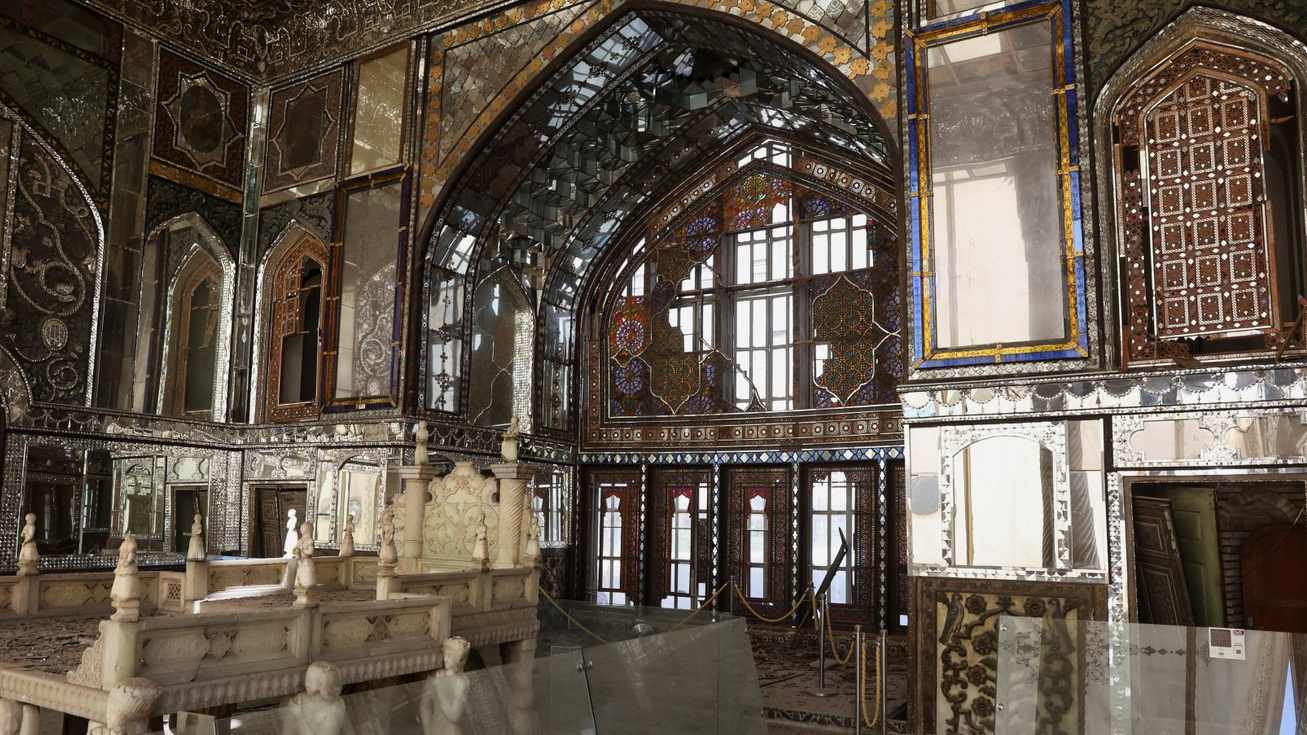 Oštećena Golestanska palata u Teheranu kroz fotografije 5 Unutrašnjost sobe s aogledalima