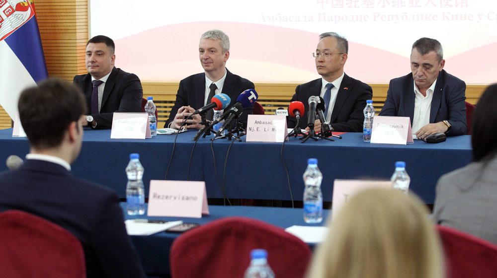 Šta je rekao kineski ambasador na brifingu za medije? 1