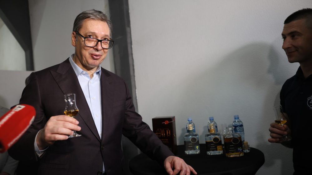 „Prestravljen od gubitka vlasti“: Zašto Vučić tako neumoljivo i kršeći zakon vodi kampanju za lokalne izbore? 1