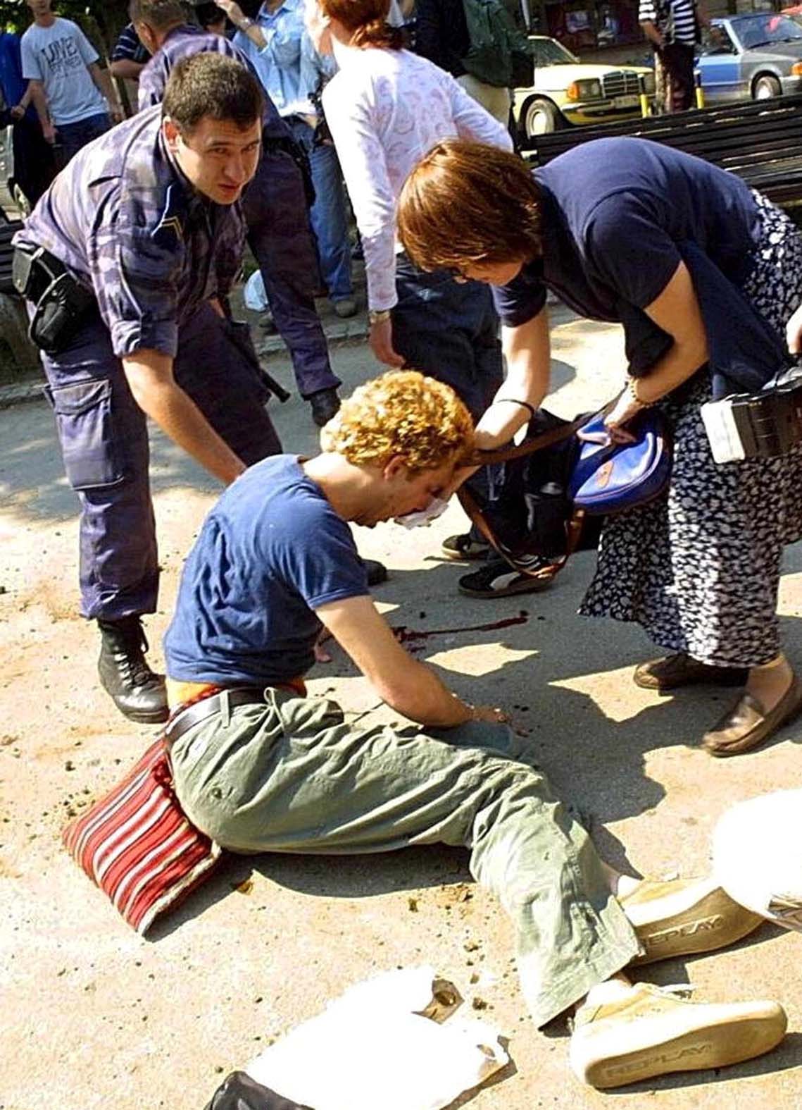 Simbolika društvenih promena koju gotovo niko nije shvatao: 25 godina od „krvavog Prajda” 4 Simbolika društvenih promena koju gotovo niko nije shvatao: 25 godina od „krvavog Prajda” 4