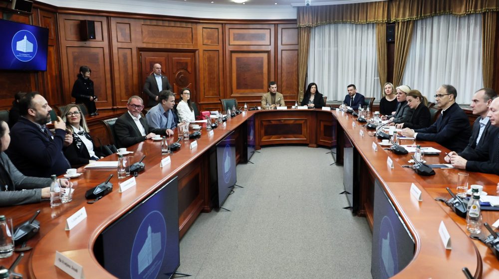 Đuro Macut sa predstavnicima gluvih i nagluvih: Nedostatak evidencije osnovna prepreka za ostvarivanje prava 1