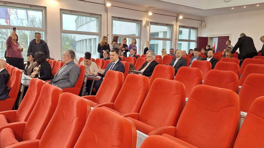"Nema odugovlačenja": Skupština Niša još nije dobila osuđujuću presudu protiv doskorašnjeg predsednika, a njemu je uručena tri sedmice od donošenja 2