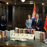 Ambasada Kine uručila Skupštini Srbije poklone 2