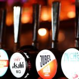 Britanskim pabovima preporučeno da služe toplije pivo radi uštede struje: Da li biste glasali za Hitlera ili za Epstina? 1