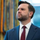 Potpredsednik SAD plaća visoku cenu za servilnu lojalnost šefu: Hoće li čekati da ga Tramp "baci pod autobus"? 3