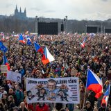 Protest u Pragu, desetine hiljada ljudi odbilo budućnost Češke po modelu današnje Mađarske 4
