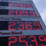 Donji dom parlamenta Nemačke usvojio mere: Benzinske pumpe će smeti da povećaju cene goriva samo jednom dnevno - u podne 4