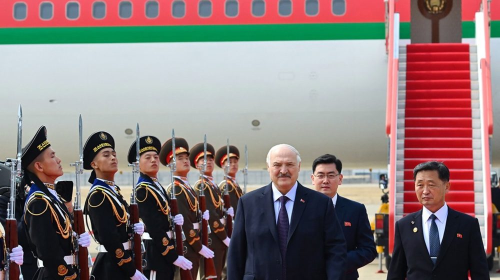 Lukašenko u Severnoj Koreji: Na zahtev Putina zahvalio Kim Džong Unu za pomoć u ratu u Ukrajini (VIDEO) 1