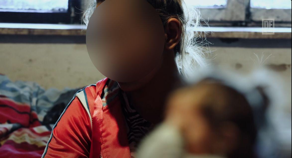 Mađarska: Vlada Viktora Obrana optužena za masovno zastrašivanje birača uoči izbora 4 žena drži bebu u naručju, njihova lica su blurovana