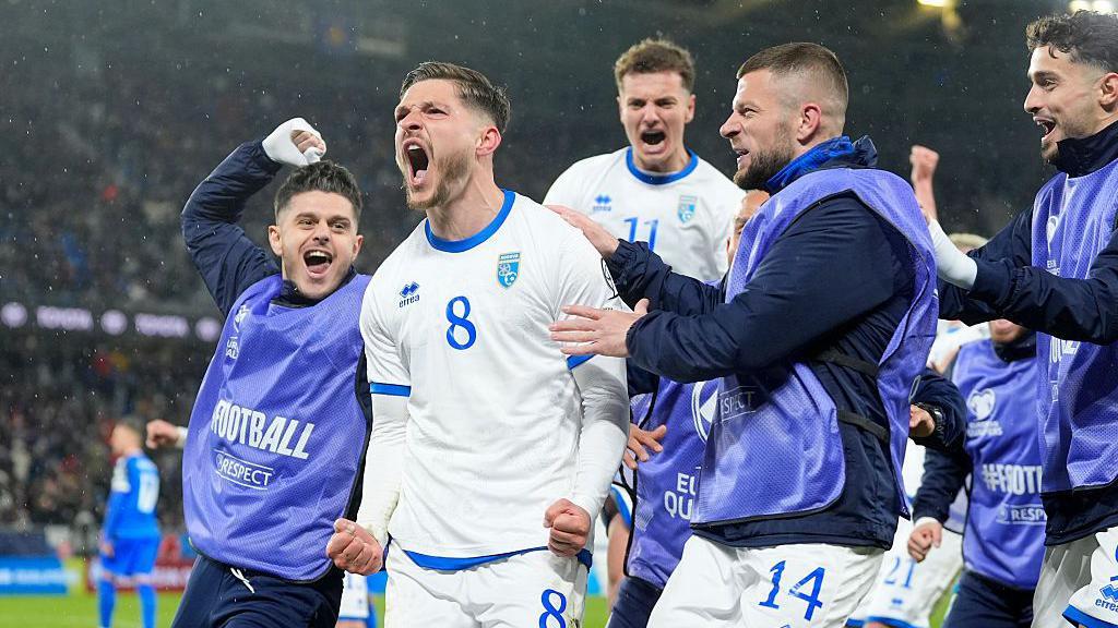 Kosovska fudbalska euforija i san o Mundijalu 1 Kosovo je neporaženo u poslednjih šest utakmica u kvalifikacijama za Svetsko prvenstvo