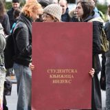Studenti Akademije umetnosti u Novom Sadu protestuju ispred Galerije koju im je vlast oduzela: "Prostor moramo da napustimo do 25. aprila" 8