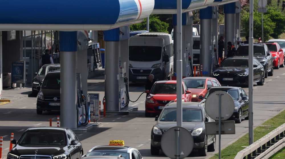 Trampove ratne igre ponovo vrtoglavo podižu cene nafte: Srbija primorana da dodatno snizi akcize na gorivo 10