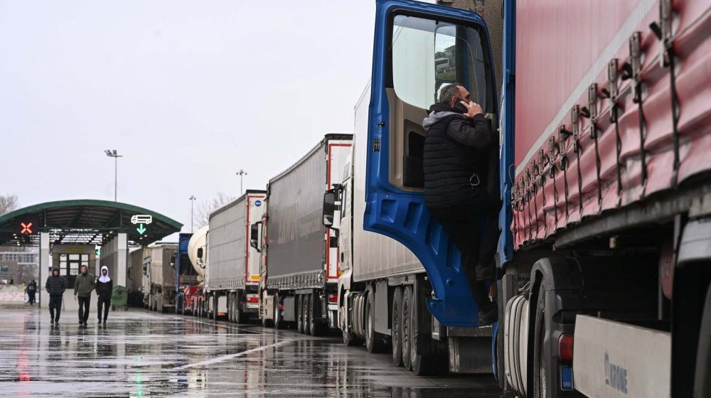 AMSS: Kamioni se na graničnom prelazu Batrovci od jutros zadržavaju oko dva sata 1