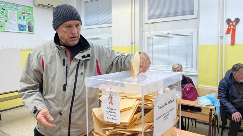 SRCE: Srbija danas nije glasala, već se branila od režimskih falangi 1 SRCE: Srbija danas nije glasala, već se branila od režimskih falangi 1