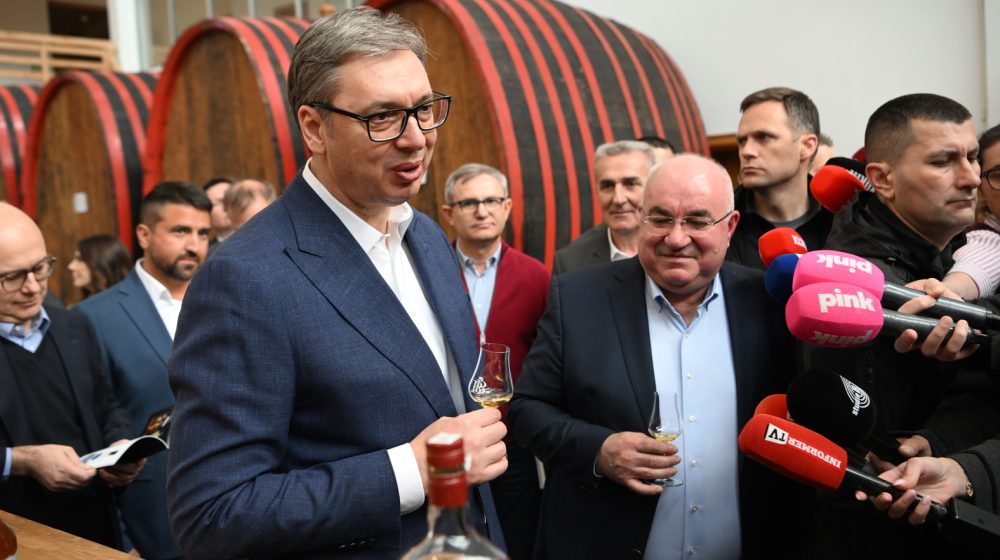 Vučić: Država ne planira da se odrekne većinskog vlasništva u Namenskoj, iako ima više ponuda 1