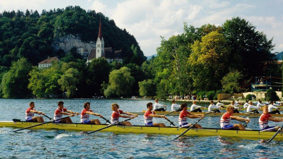 Britin (drugi levo) bio je deo veslačke ekipe koja je osvojila bronzanu medalju na Svetskom prvenstvu 1989. godine na jezeru Bled u Sloveniji