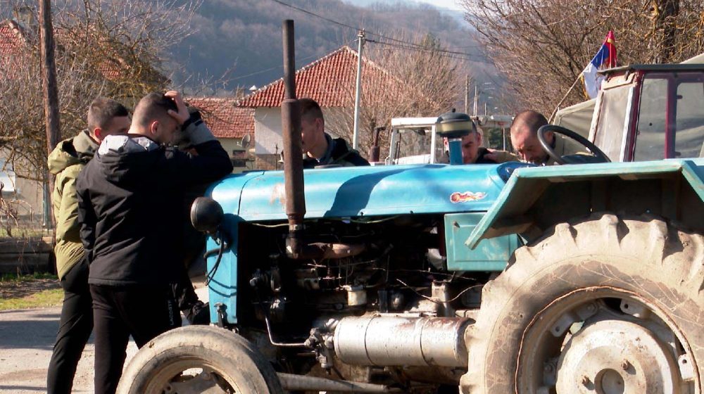 Poljoprivrednici iz Mačve ne odustaju od blokade u centru Bogatića 1