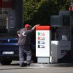 Vučić: Sutra korekcija akcize na gorivo 9