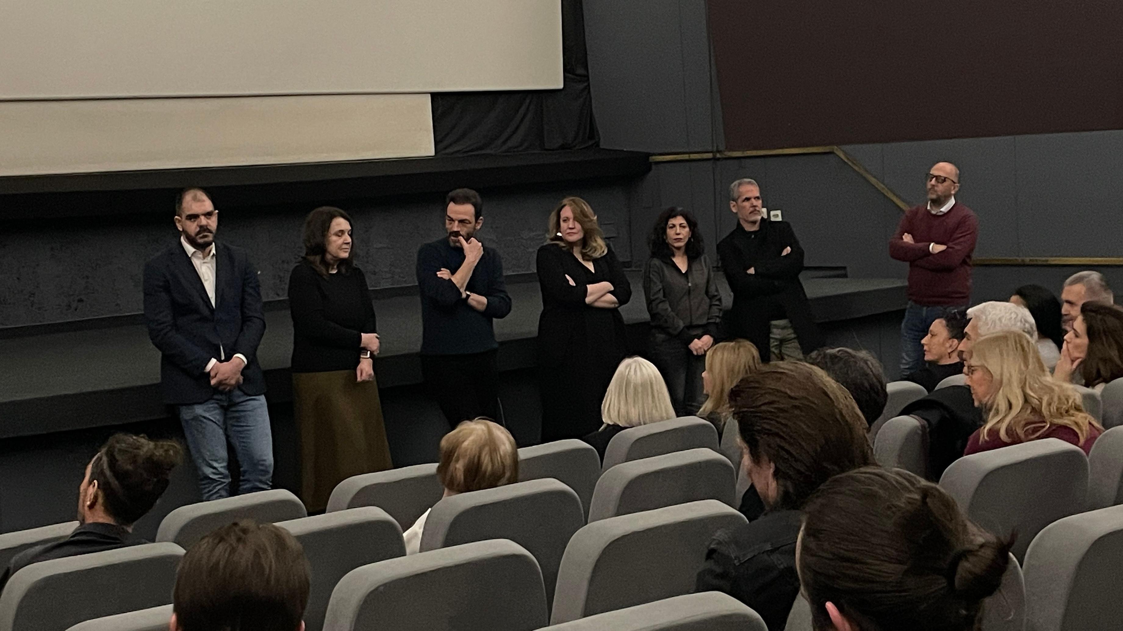Glumac Edon Rizvanoli za BBC: 'Film nema moć da promeni mase, ali može da inspiriše pojedinca' 3 Edon Rizvanoli (treći sleva) na projekciji filma u dvorani Kulturnog centra Beograd