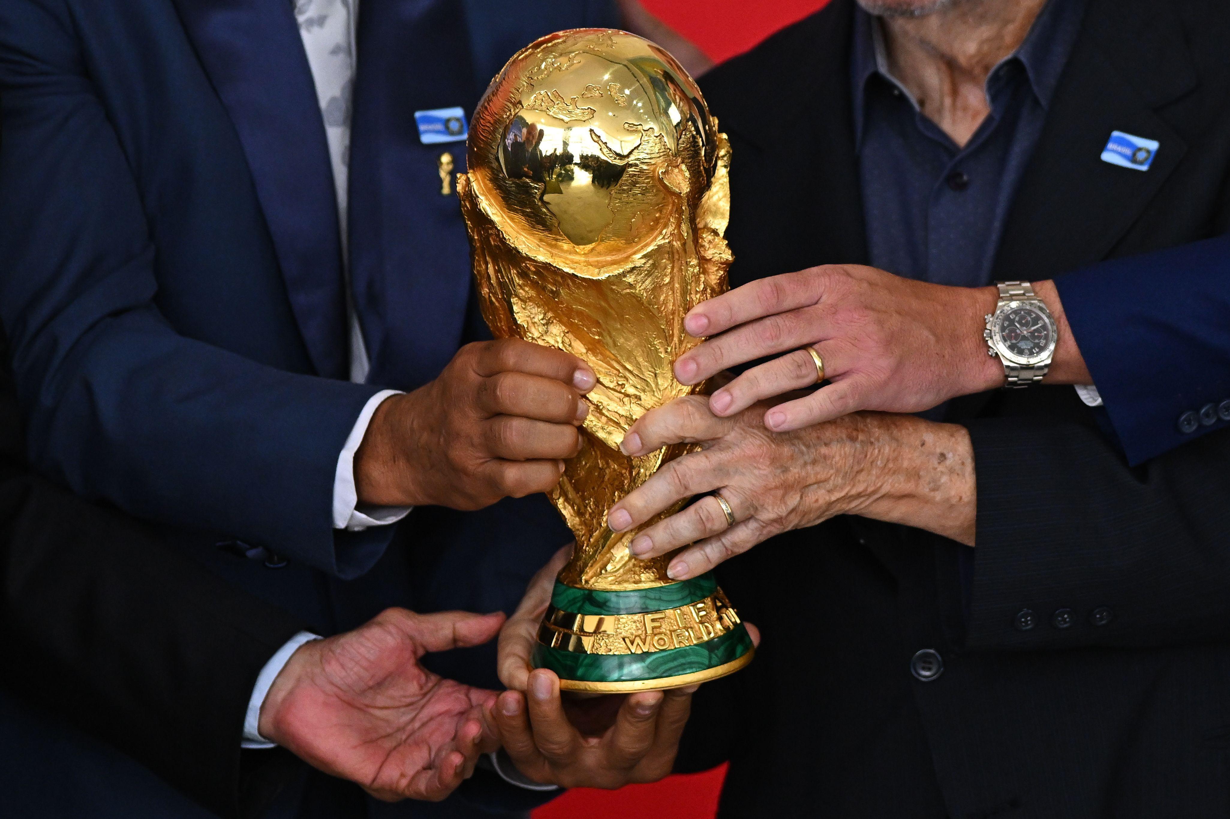 Hoće li Iran igrati na Svetskom prvenstvu u fudbalu 3 Trofej Svetskog prvenstva u fudbalu