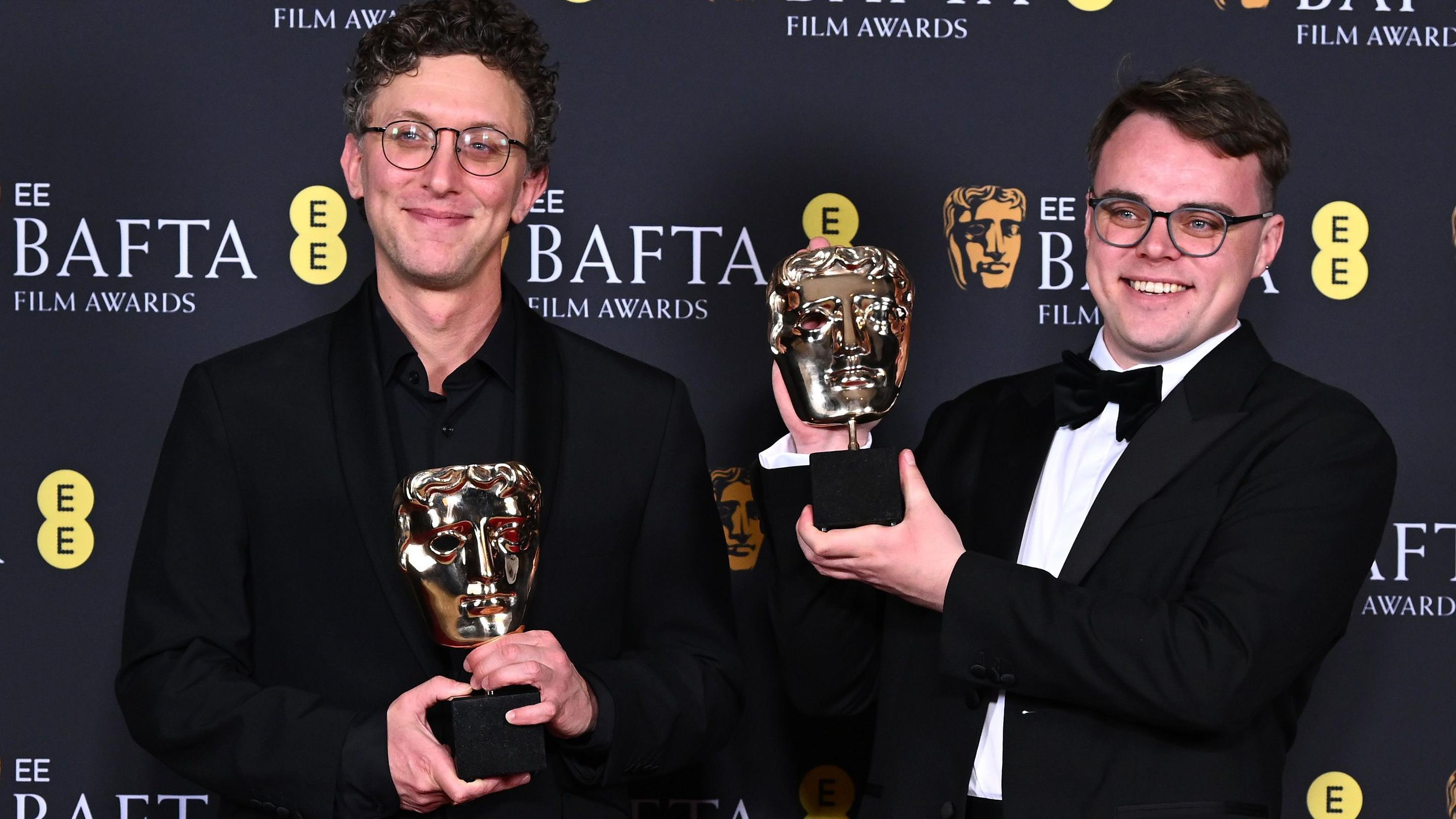 'Gospodin Niko protiv Putina': Tajno snimanje filma koji je osvojio Oskara 3 Dejvid Bornstajn i Pavel Talankin posle osvajanja Bafta nagrade u februaru
