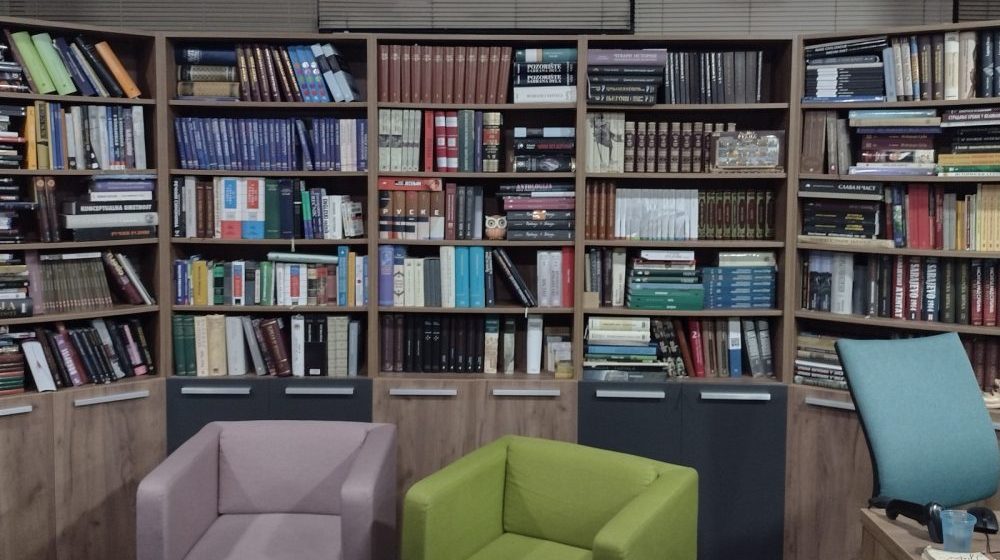 Predstavljanje romana „Karota” Darka Tuševaljakovića, dobitnika Ninove nagrade u kragujevačkoj Narodnoj biblioteci 1