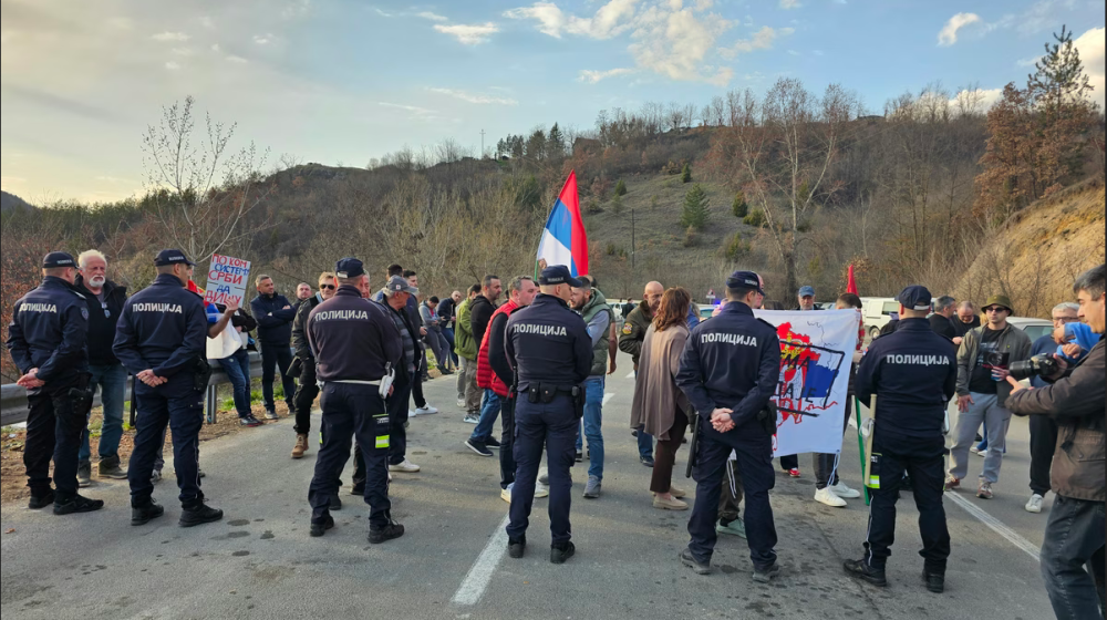 Blokiran prelaz Jarinje, policija formirala kordon 1