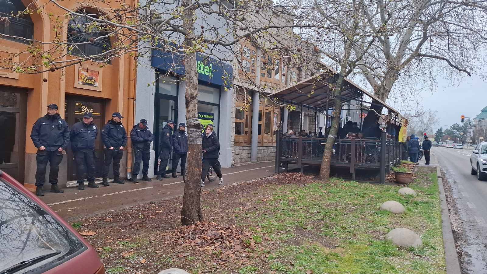 Lokalni izbori: Vučić proglasio pobedu u svih deset mesta, studentska lista u Kuli ne priznaje razultate koje je objavio SNS (FOTO, VIDEO) 12