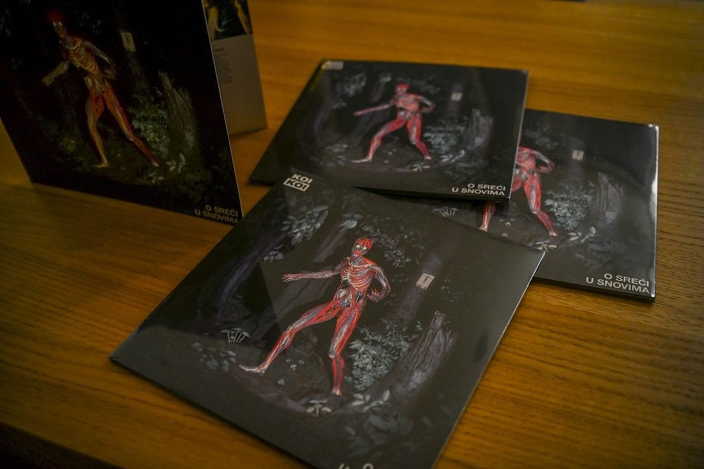 Izložba „Mikromomenti sreće“ otvorena u galeriji New Moment: KOIKOI slave pet godina rada u susret velikom beogradskom koncertu 27. marta 4 Izložba „Mikromomenti sreće“ otvorena u galeriji New Moment: KOIKOI slave pet godina rada u susret velikom beogradskom koncertu 27. marta 3