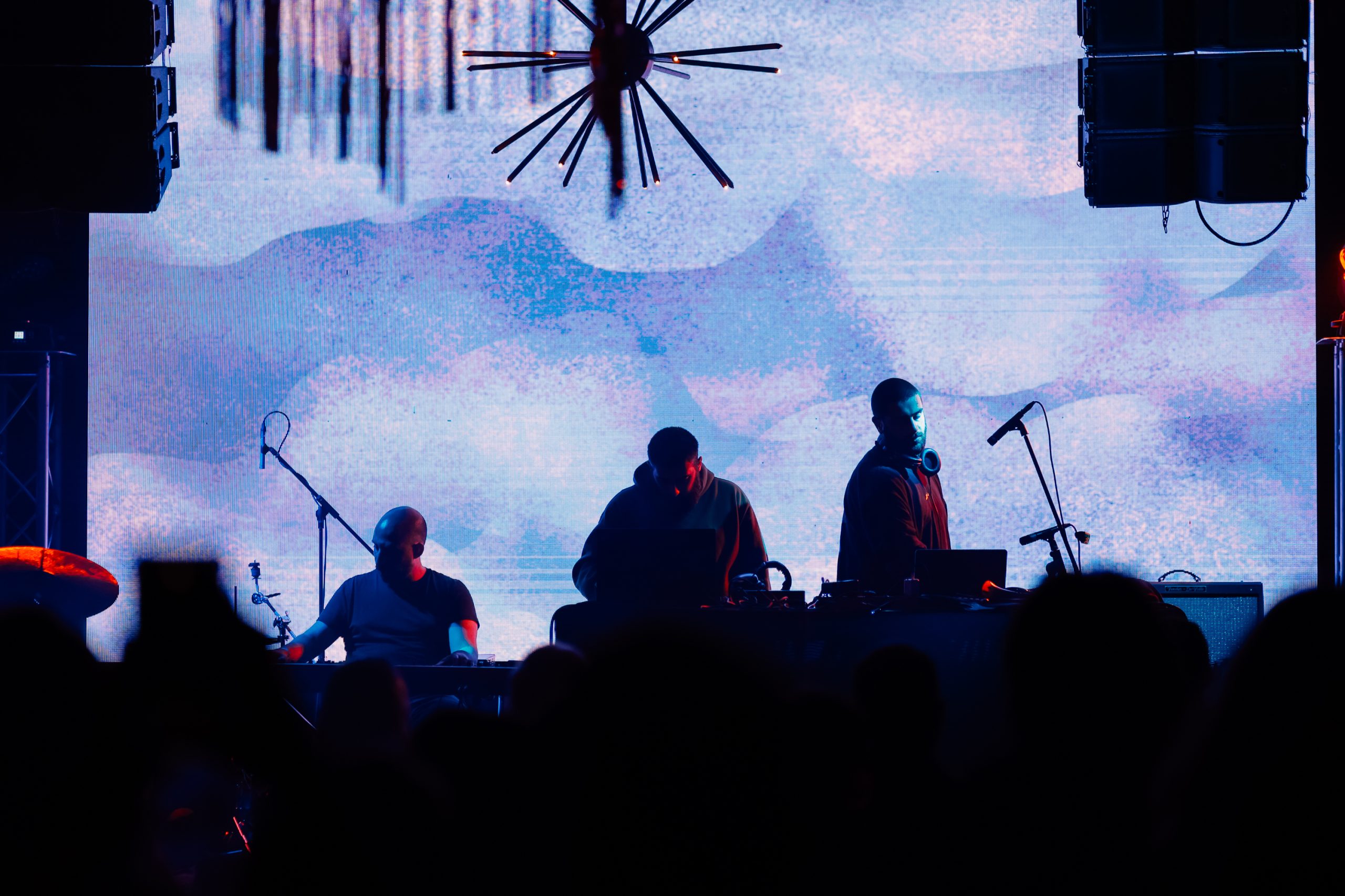 "Dok svet klizi u haos, muzika ostaje utočište": Festival Fields zove na nadrealne nastupe u Beogradu 2 Fields festival