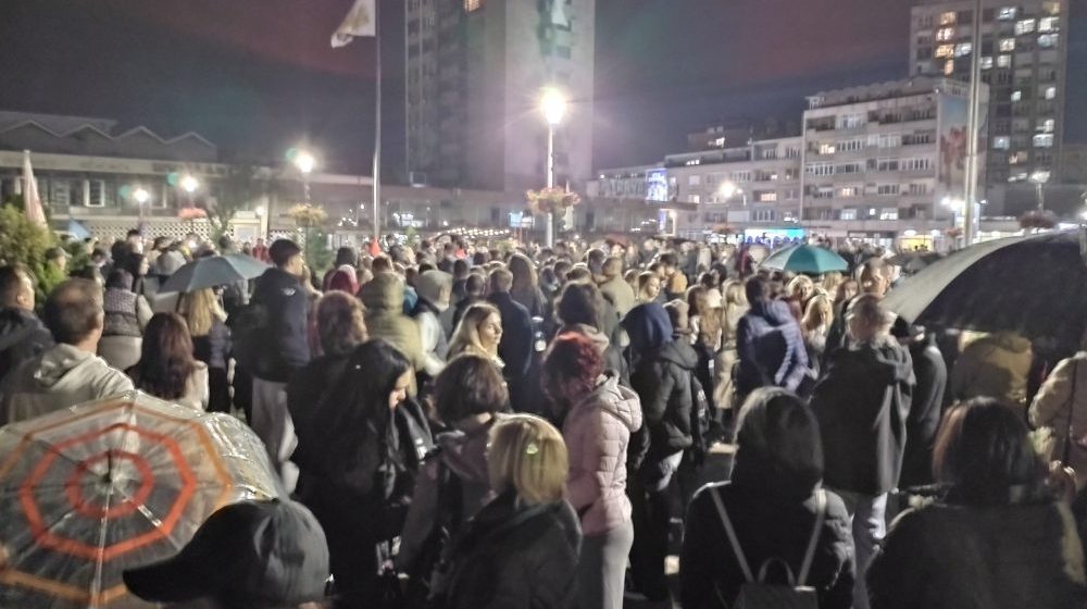 Niko nije sam: Skup podrške uhapšenim kolegama u Novom Pazaru ispred opštine u Kragujevcu 1
