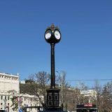 Sat na Trgu republike ponovo u kvaru, pokazuje različito vreme 5