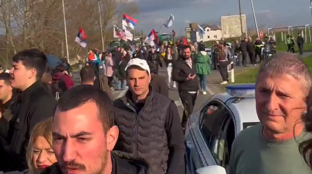 Policija na ulazu u Kulu ne da pešacima iz Vrbasa i Novog Sada da uđu na predizborni skup studenata 1