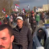 Policija na ulazu u Kulu ne da pešacima iz Vrbasa i Novog Sada da uđu na predizborni skup studenata 4