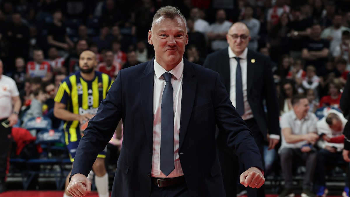 Lep gest Saše Obradovića prilikom ulaska u Arenu 1