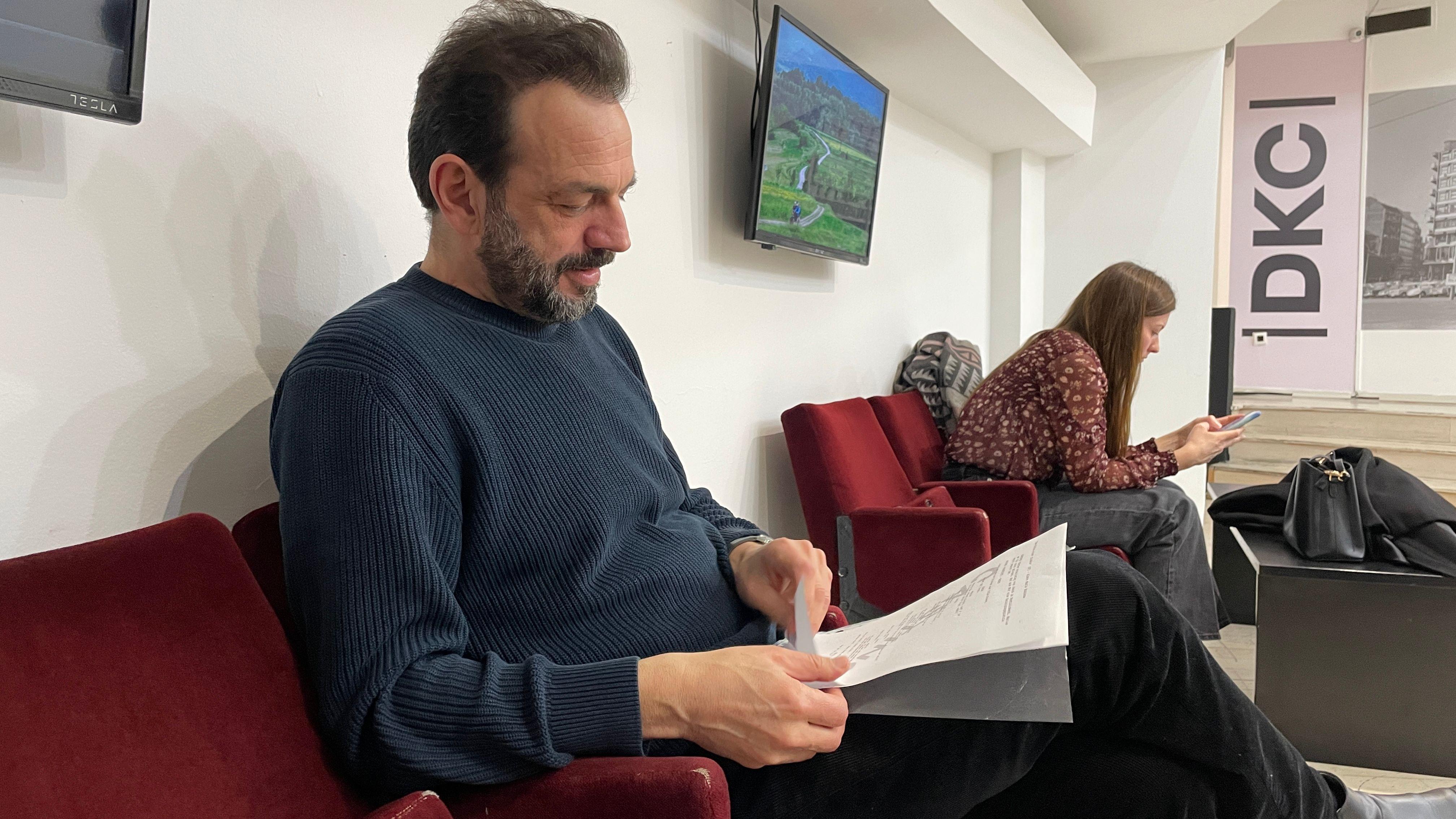 Glumac Edon Rizvanoli za BBC: 'Film nema moć da promeni mase, ali može da inspiriše pojedinca' 2 Edon Rizvanoli se rodio 23. marta 1972. u Prištini