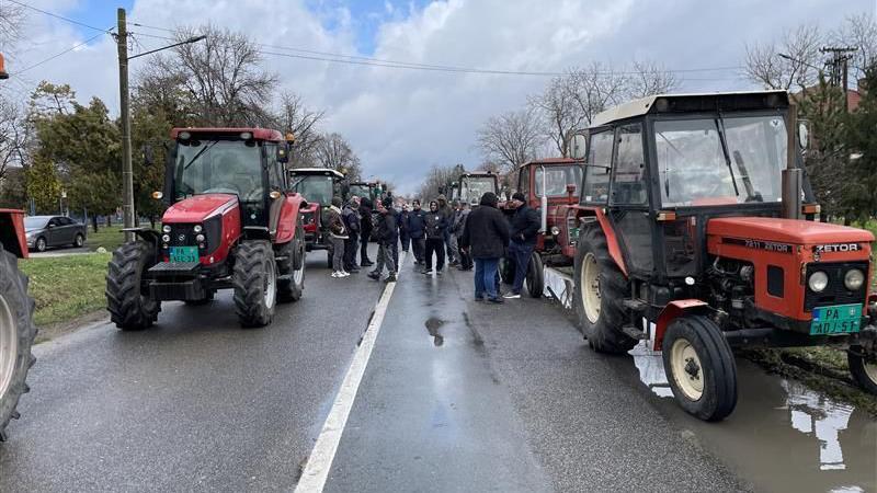 Prolećna setva prekinula blokade poljoprivrednika u Srbiji 6 Traktori, Banatsko Novo Selo, protest poljoprivrednika