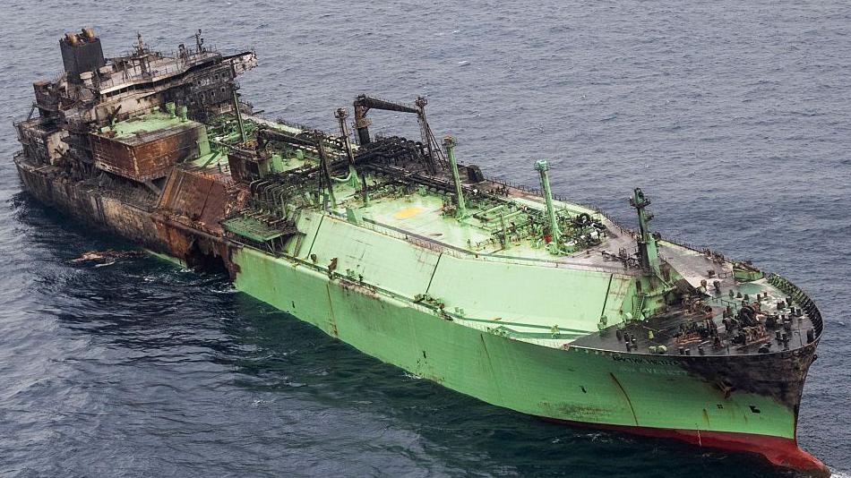 Italija upozorava: 'Ruski tanker može da eksplodira na Mediteranu svakog trenutka' 1 Fotografija zabeležena 15. marta - Arktički brod Arktik Metagas je prvobitno prijavljen kao potonuo, ali od početka marta plutao je bez kontrole