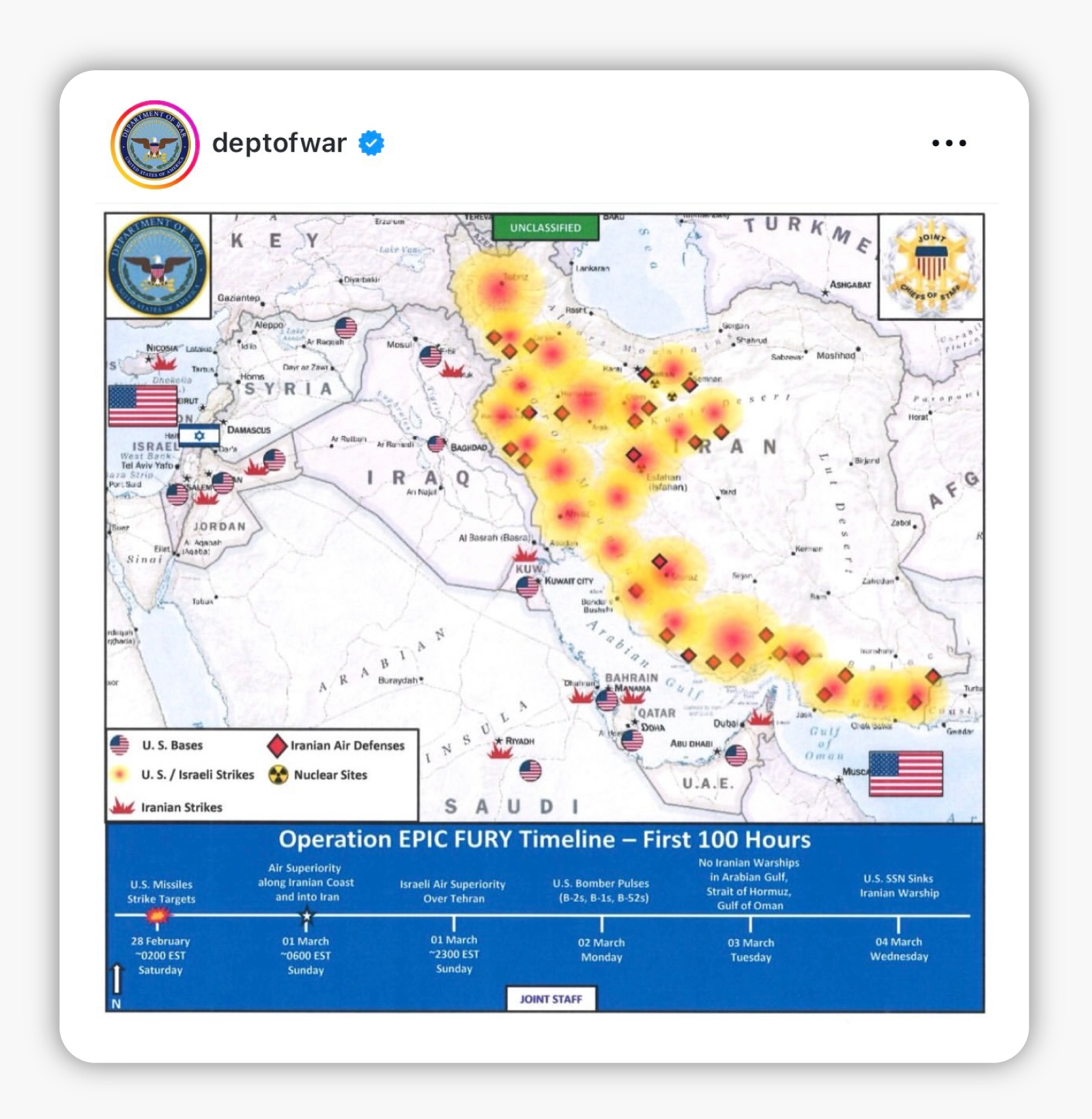 Snimak ekrana objave na Instagramu sa naloga Ministarstva rata, koja je mapa koja prikazuje „prvih 100 sati“ američko-izraelskog rata sa Iranom. Na njoj su označene lokacije udara i iranske protivvazdušne odbrane duž južne obale Irana, koja uključuje i područje Minaba.