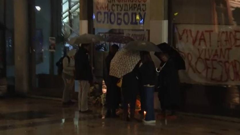 Građani odaju poštu stradaloj studentkinji ispred Filozofskog fakulteta 1