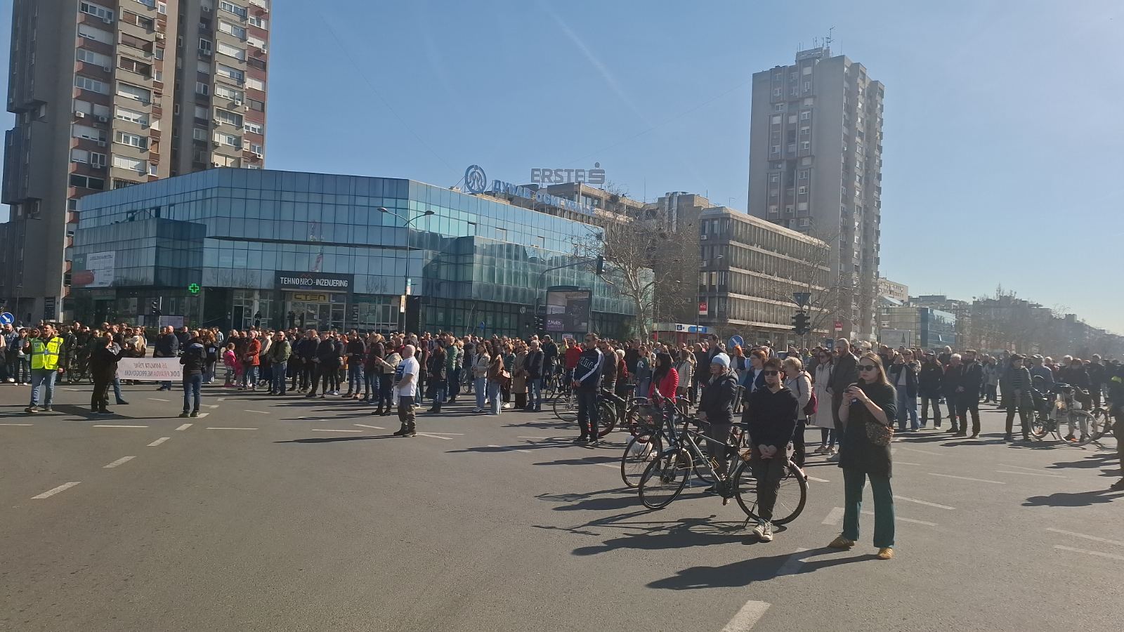 Novosađani 16-minutnom tišinom obeležili 16 meseci od pogibije 16 ljudi 2