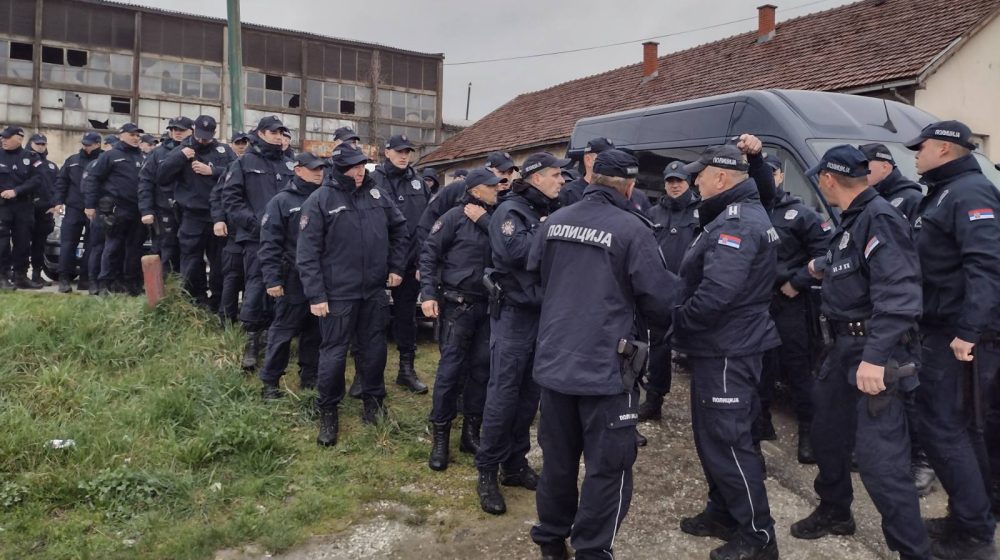 Uhapšeno troje posmatrača Kreni-Promeni u Aranđelovcu 1