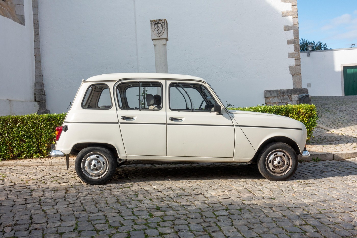 Neverovatno, ali istinito: Automobili stariji od pola veka štedljiviji od modernih, pokazao test Auto Bilda 3 reno