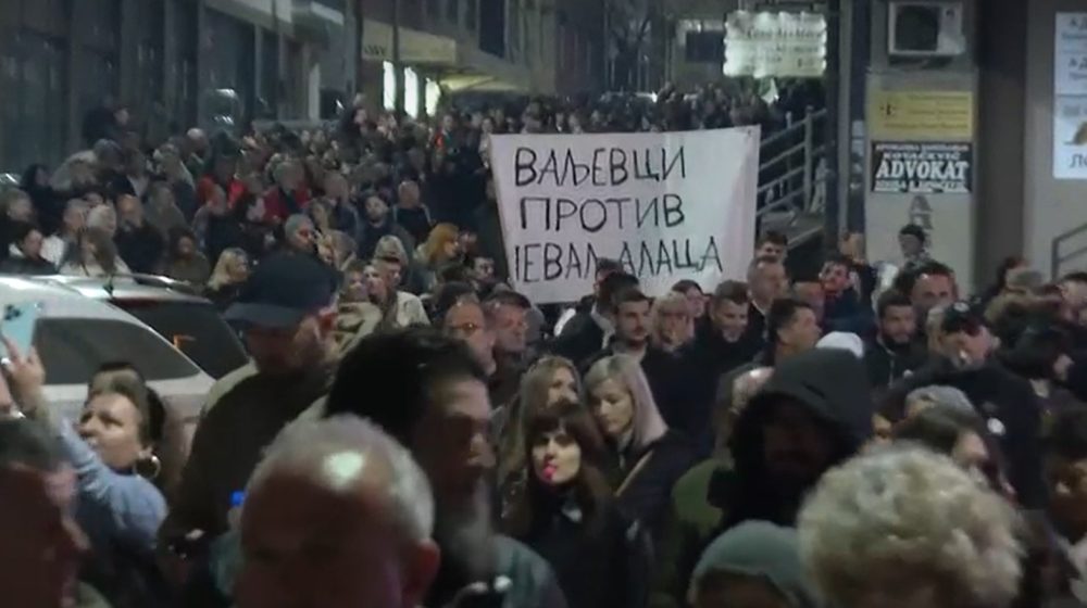 „Ti isti policajci i večeras stoje ispred nas“: Protest u Valjevu zbog nasilja nad građanima 1