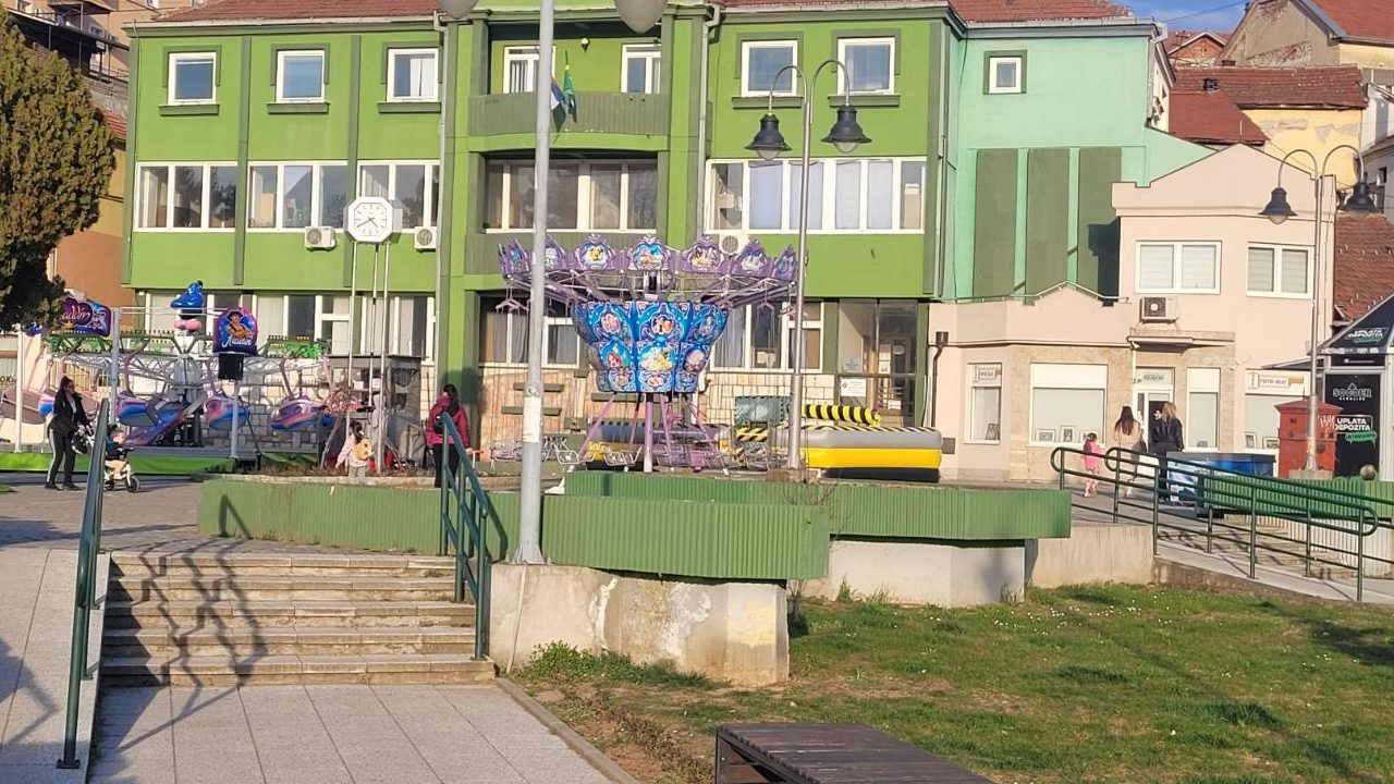 Kako izgleda predizborni Knjaževac: Radovi, mašine i pokoji plakat (FOTO) 4