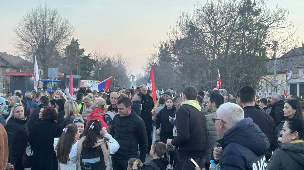 Protest podrške studentima u Savinom selu, mestu koje uporno odaje pomen žrtvama pada nadstrešnice 1